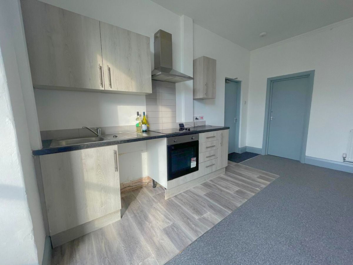 Flat Hainton Avenue in Grimsby