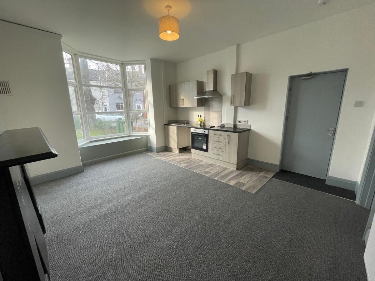 Flat Hainton Avenue in Grimsby