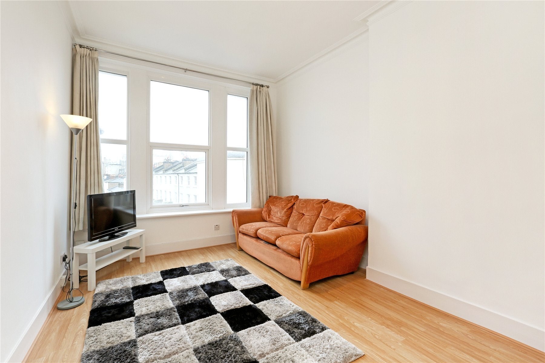 Flat Earl's Court Road in Greater London