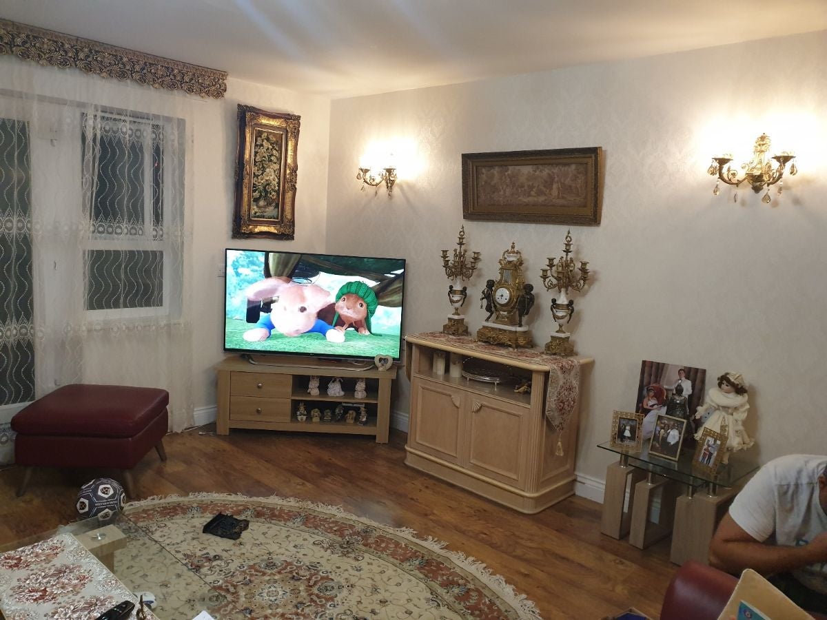 Flat Rookery Way in Greater London