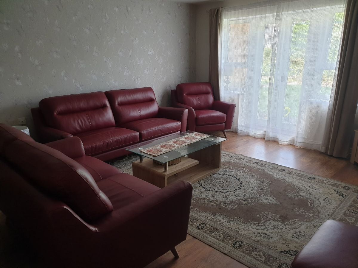 Flat Rookery Way in Greater London