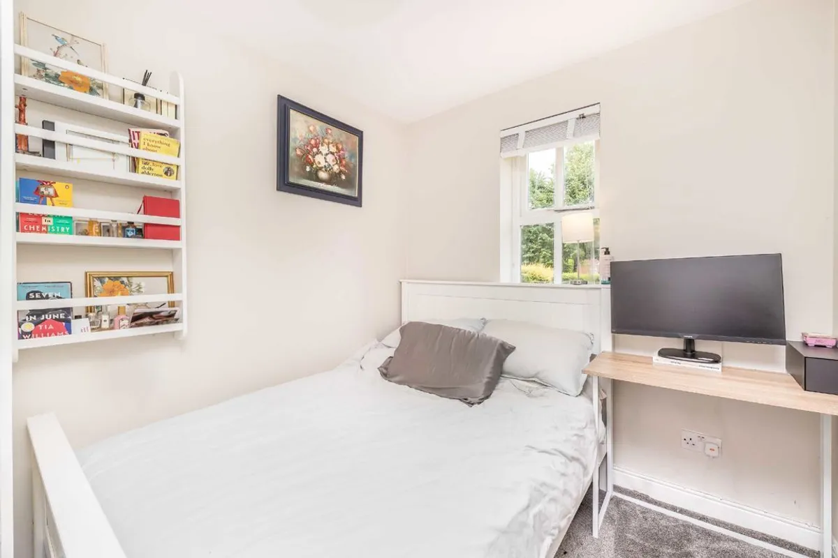 Flat Massingberd Way in Greater London