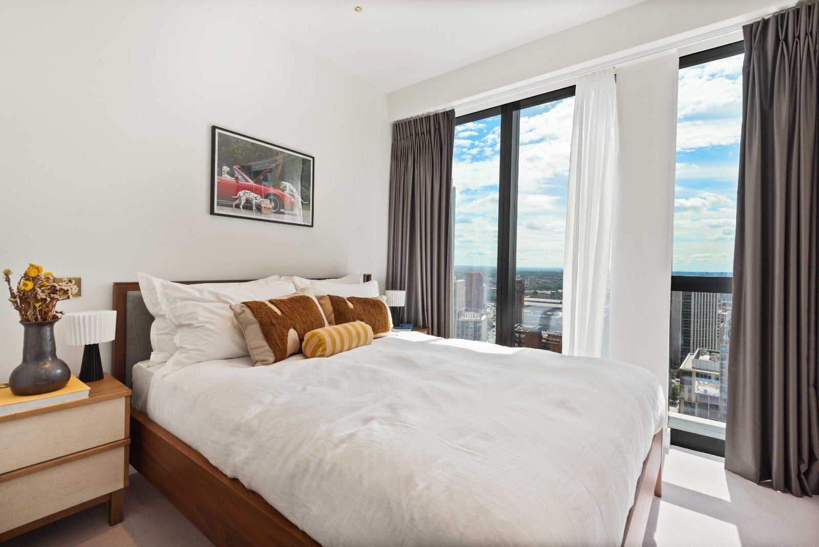 Flat Nine Elms Lane in Greater London