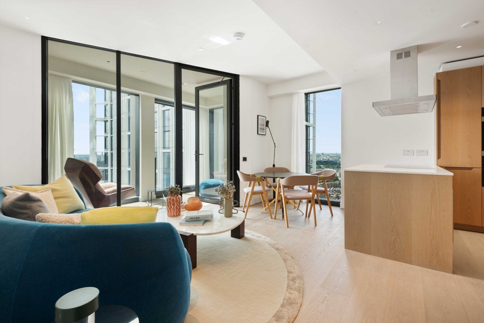 Flat Nine Elms Lane in Greater London