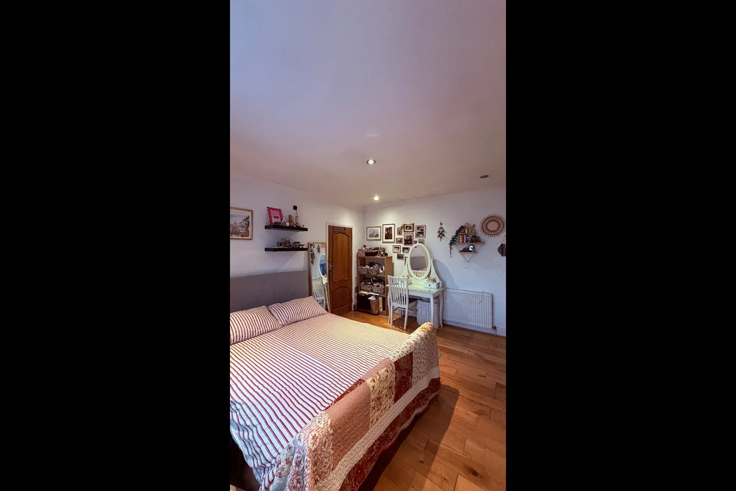Room Oaklands Avenue in Greater London