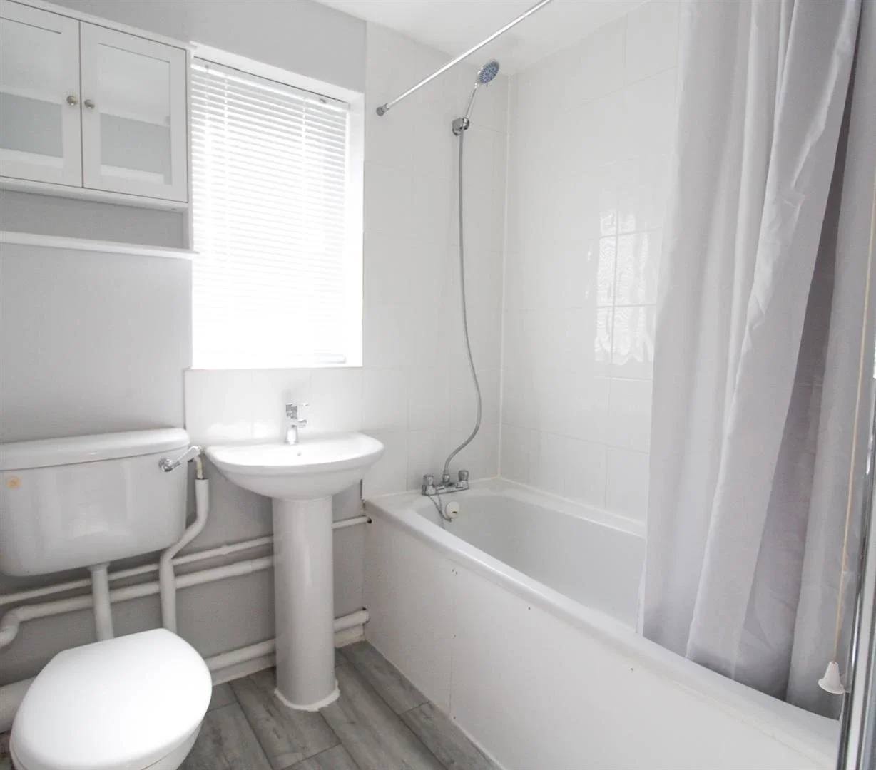 Flat Plowman Close in Greater London