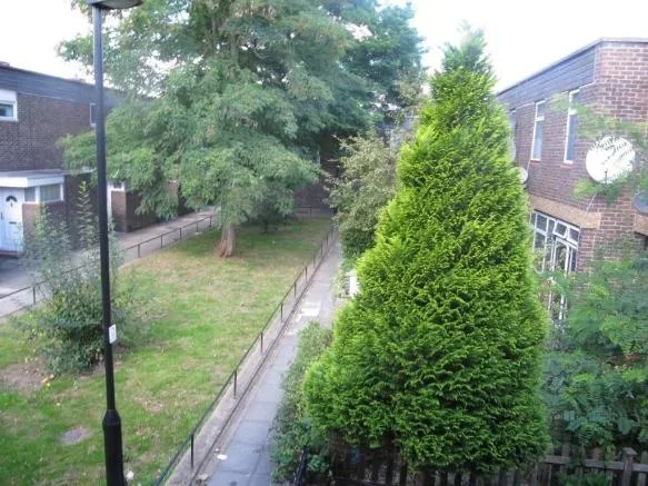 Flat Mayfly Gardens in Greater London
