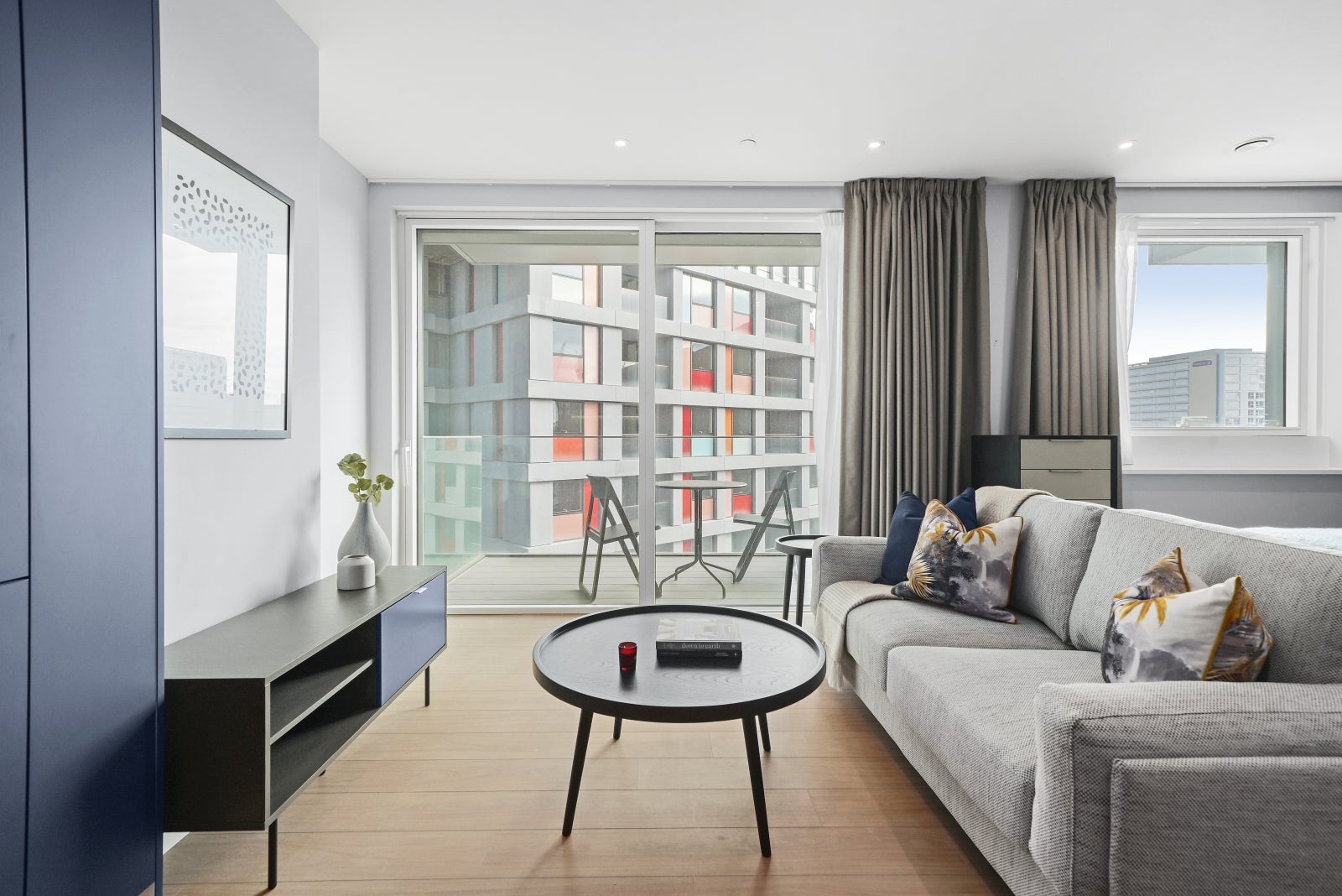 Flat Anthems Way in Greater London
