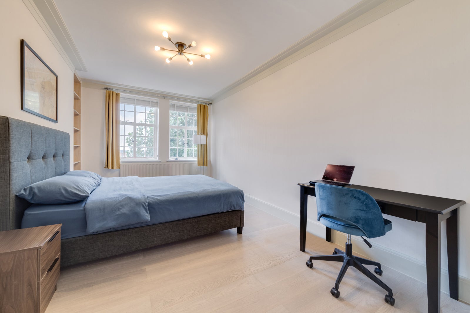 Flat Finchley Road in Greater London