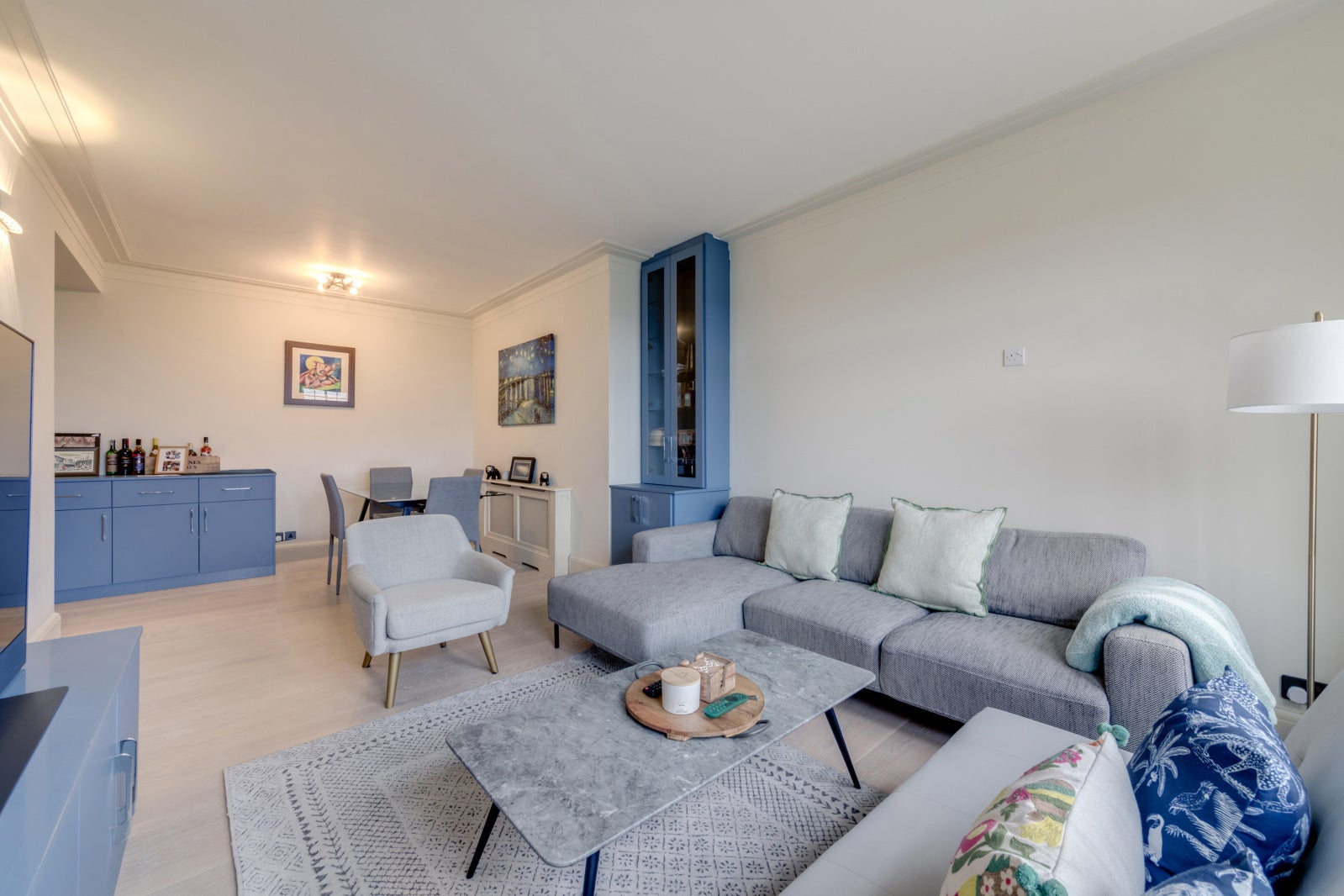 Flat Finchley Road in Greater London