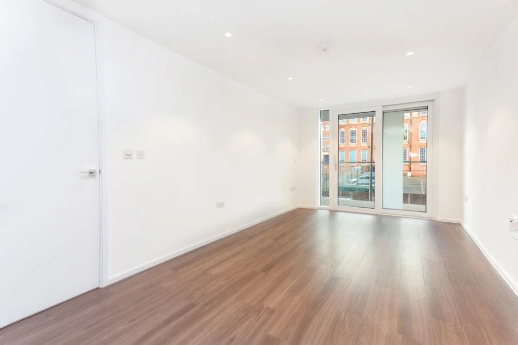 Flat Broomhill Road in Greater London
