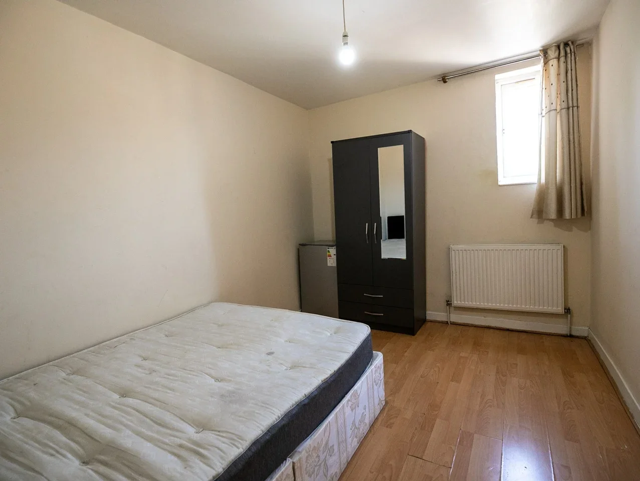 Room Staines Road in Greater London
