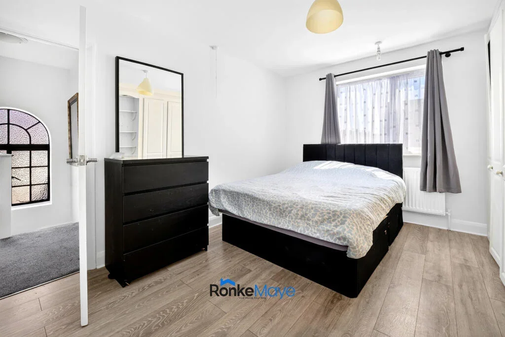Room Stanford Road in Greater London
