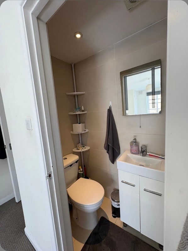 Room Townmead Road in Greater London