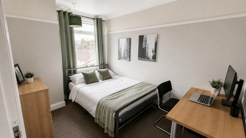 Room Wades Road in Bristol