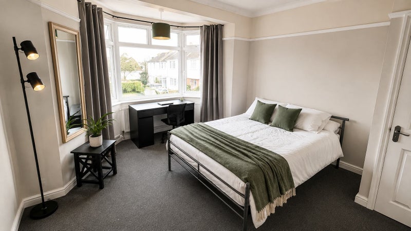 Room Wades Road in Bristol