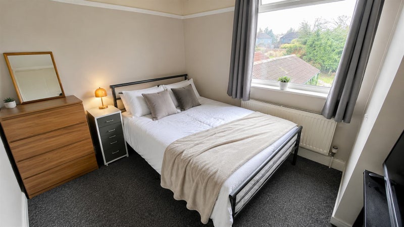 Room Wades Road in Bristol