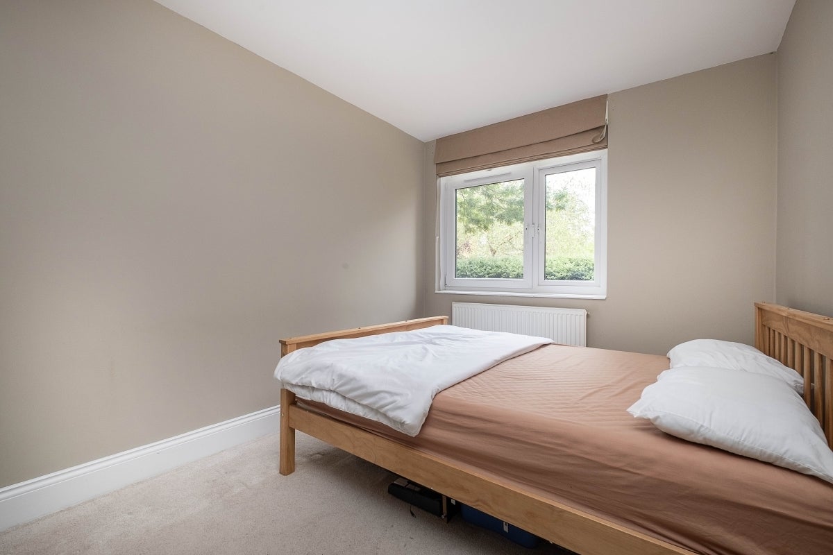 Flat Strathdon Drive in Greater London