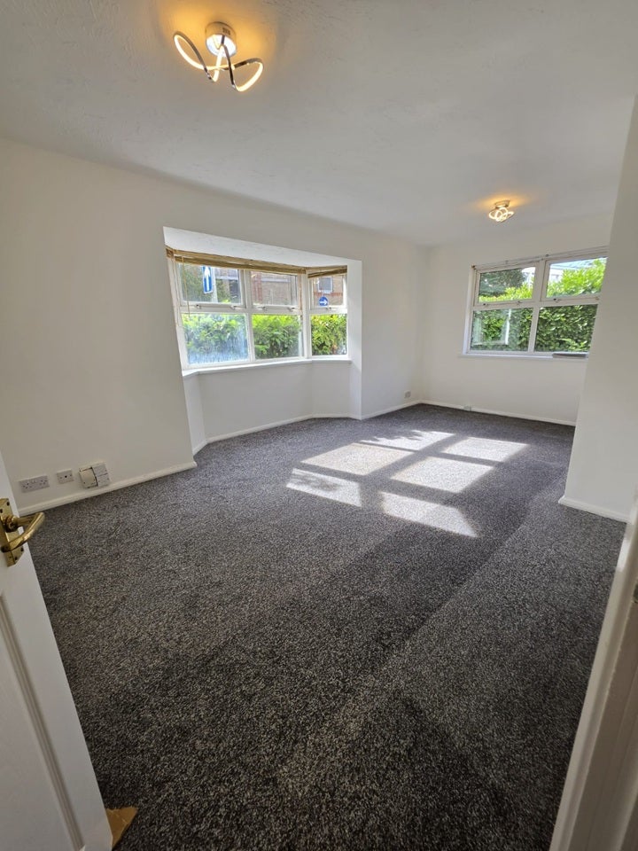 Flat Cuthberga Close in Greater London