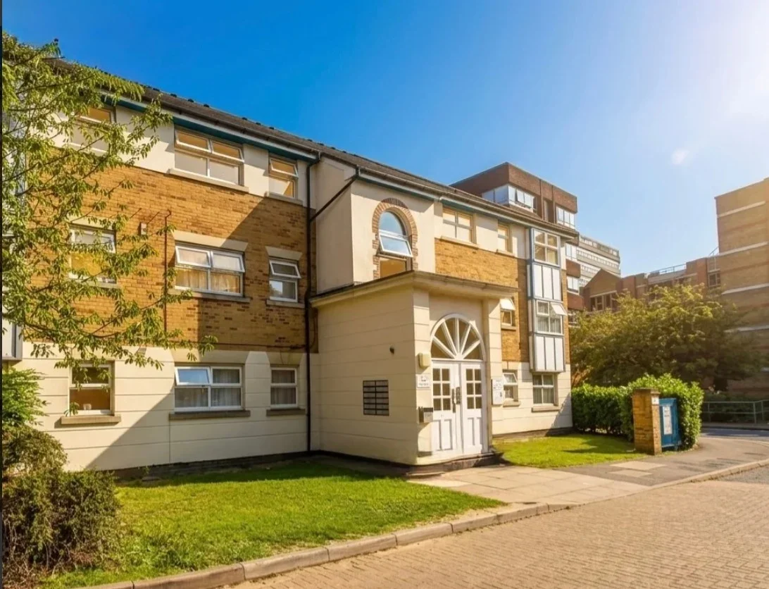 Flat Cuthberga Close in Greater London
