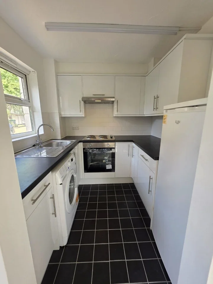 Flat Cuthberga Close in Greater London
