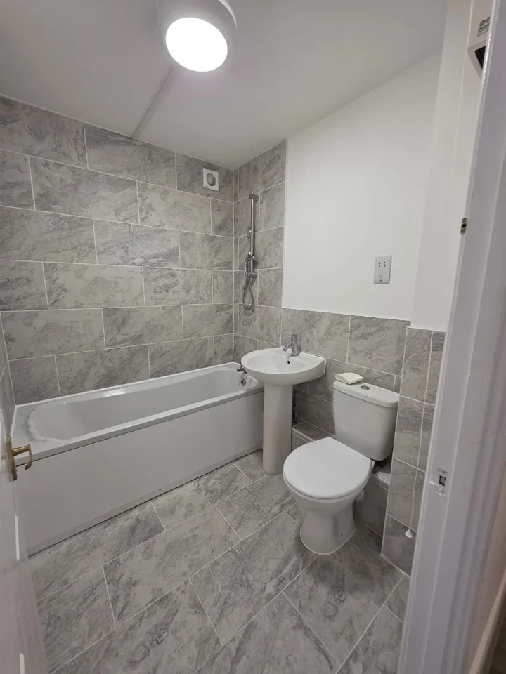 Flat Cuthberga Close in Greater London