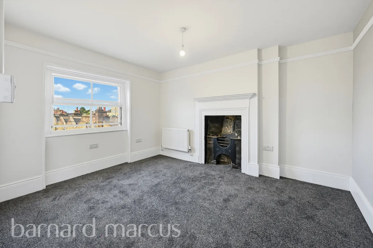 Flat Rumsey Road in Greater London