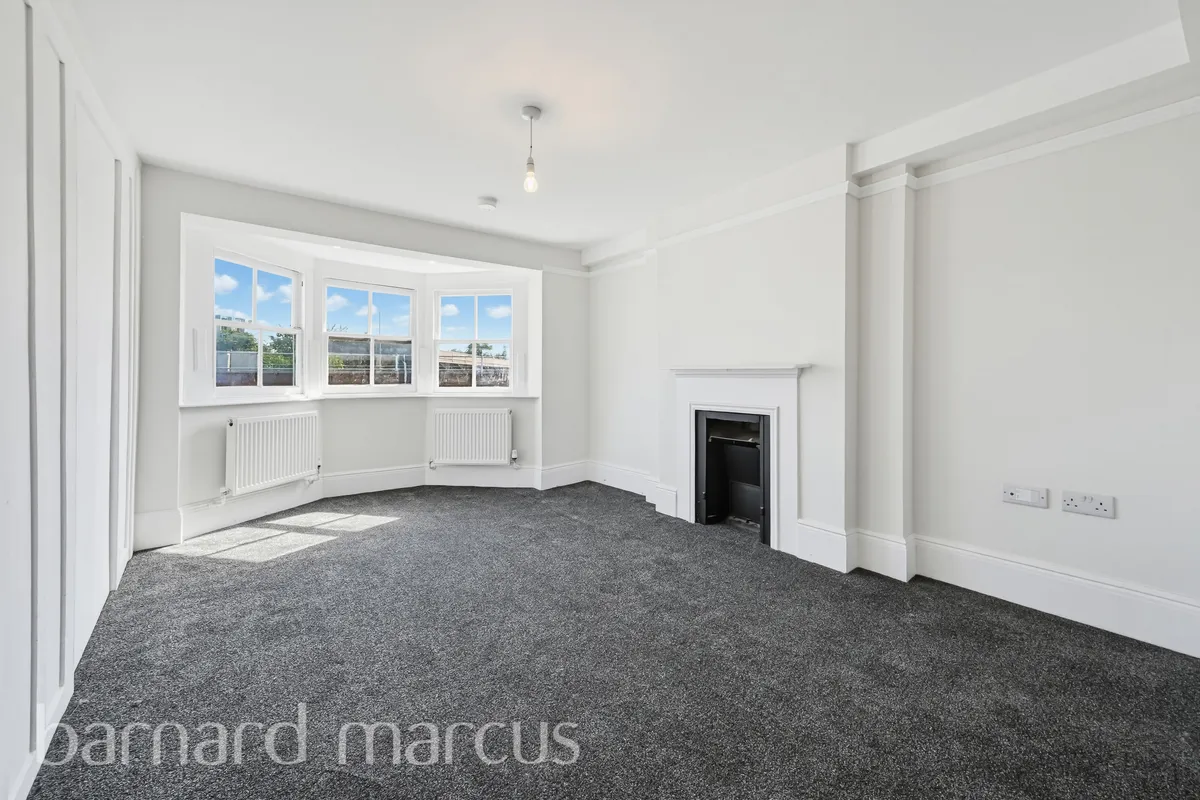 Flat Rumsey Road in Greater London