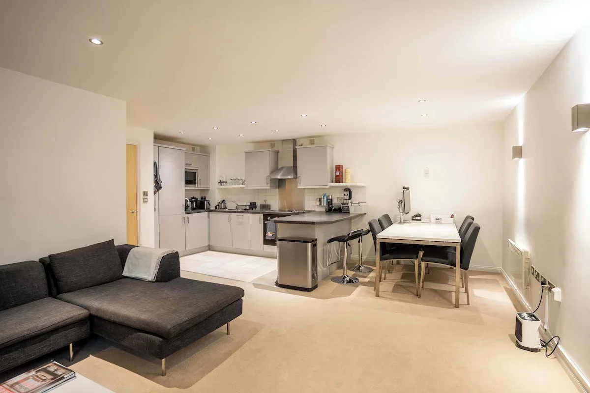 Flat Royal Crest Avenue in Greater London