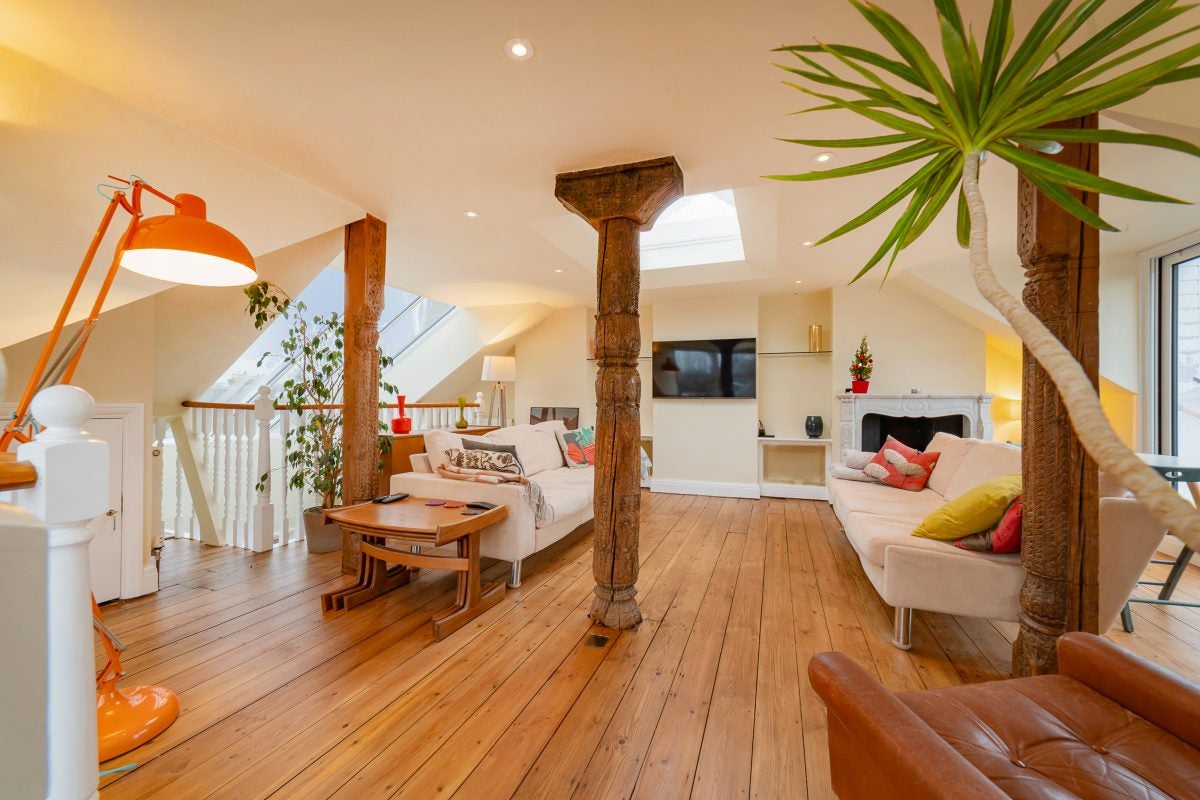 Flat Lyndhurst Road in Greater London