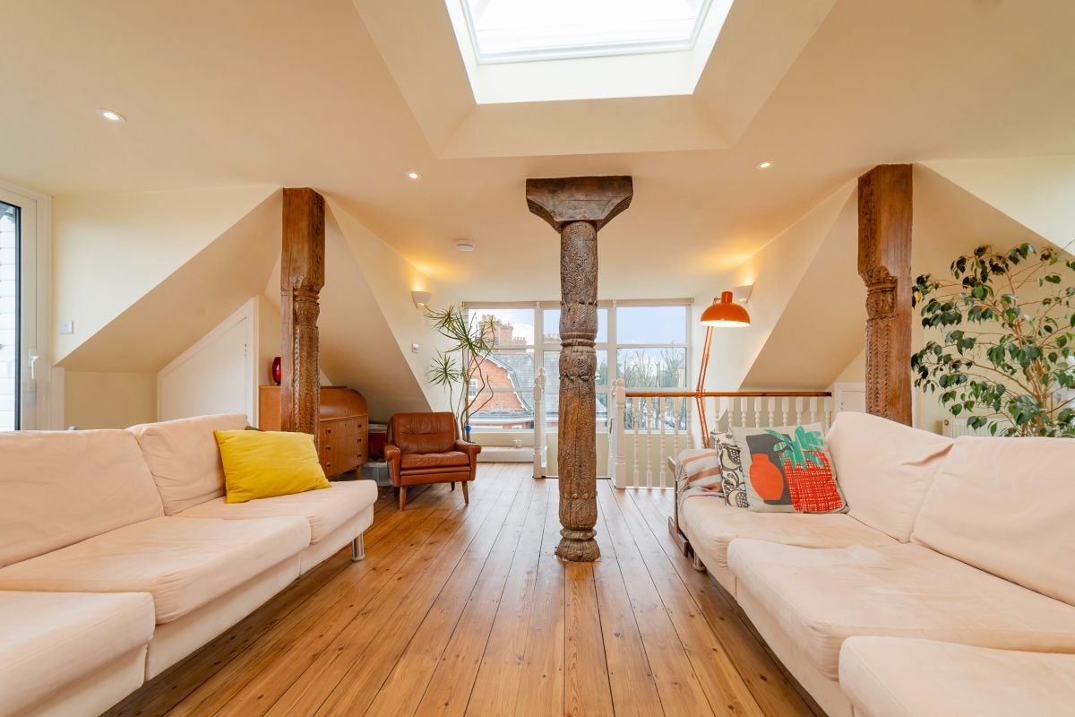 Flat Lyndhurst Road in Greater London