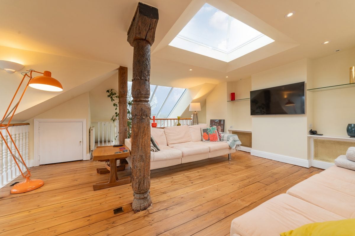 Flat Lyndhurst Road in Greater London