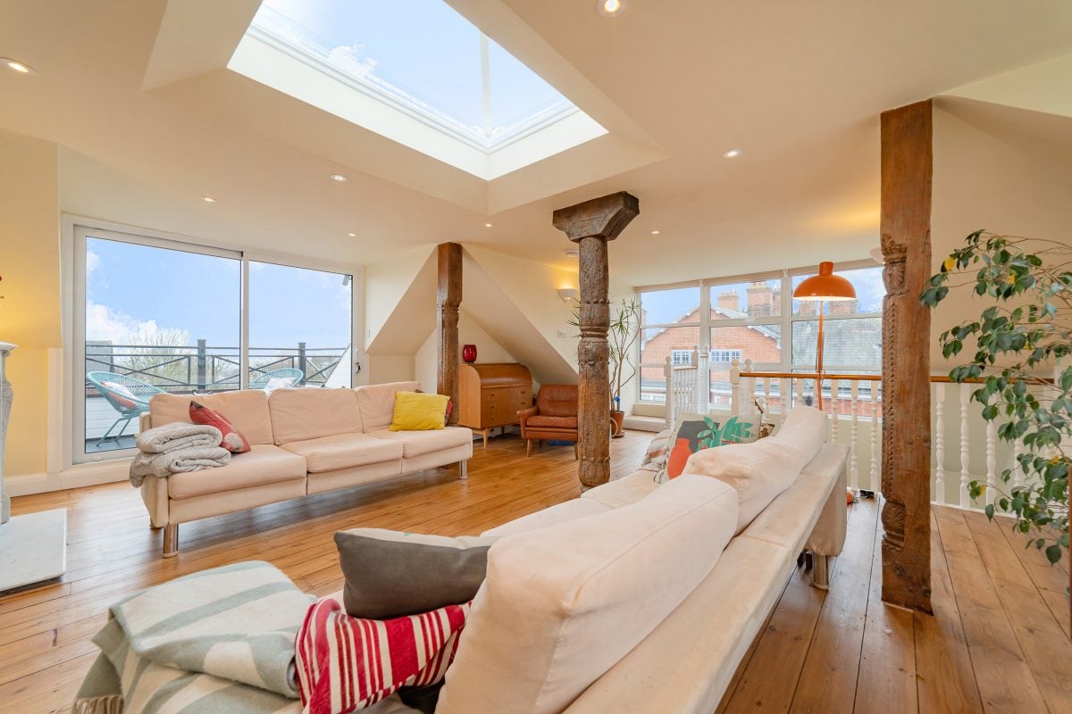 Flat Lyndhurst Road in Greater London