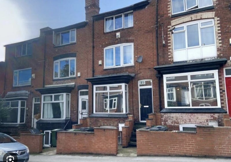 Room Back Manor Drive in Leeds