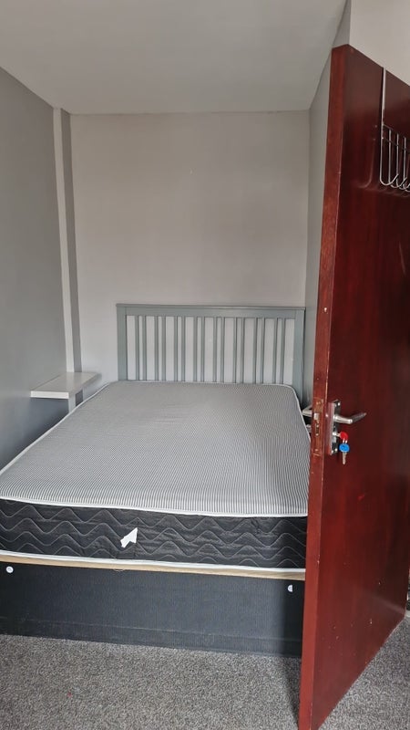 Room Back Manor Drive in Leeds