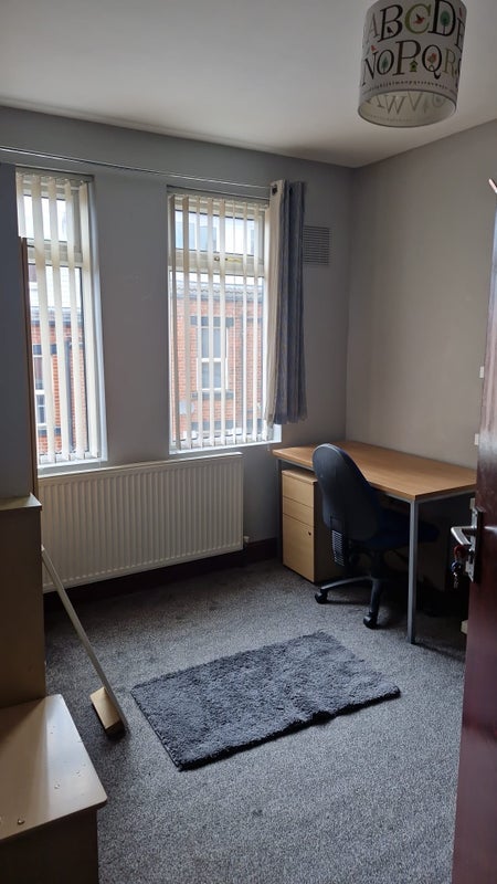 Room Back Manor Drive in Leeds