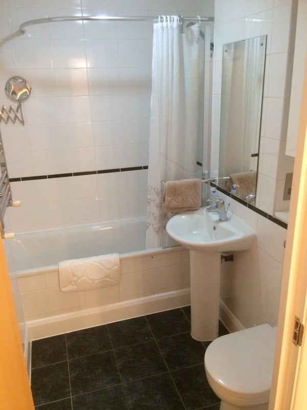 Room Long Lane in Greater London
