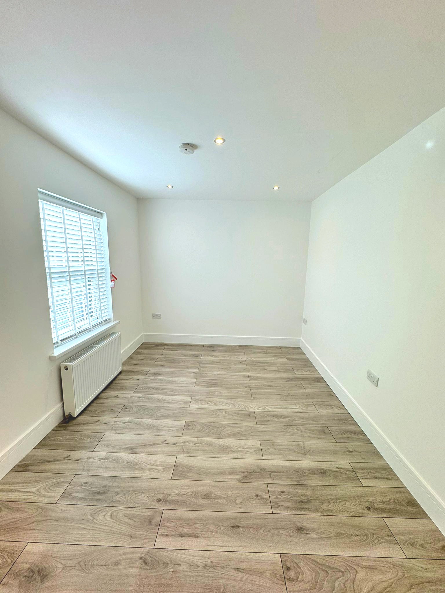 Flat Haydons Road in Greater London