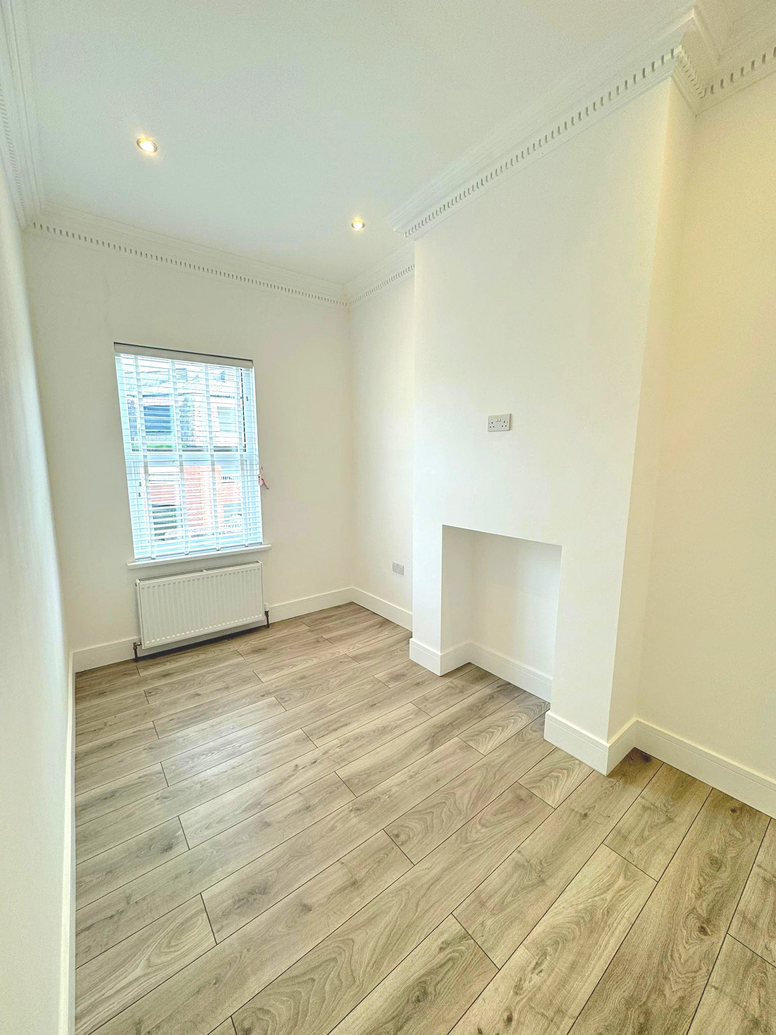 Flat Haydons Road in Greater London