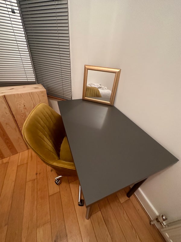 Room Caversham Avenue in Greater London
