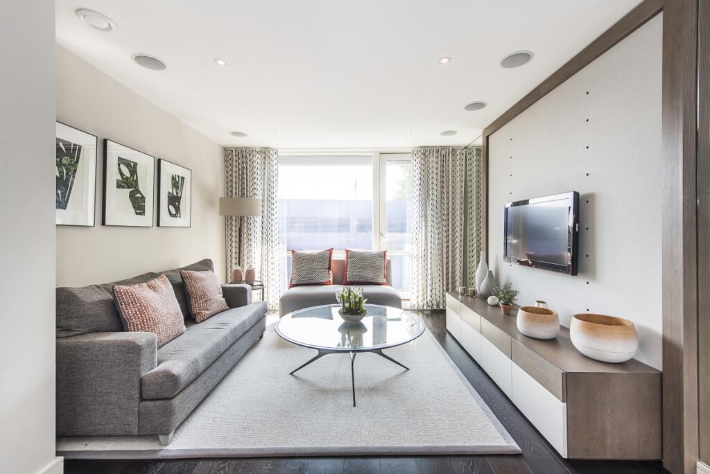Flat Gatliff Road in City of Westminster