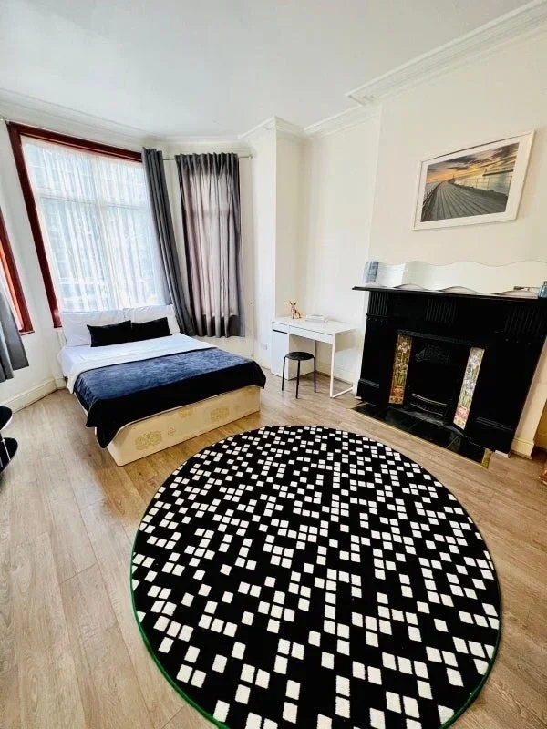Room Egerton Gardens in Greater London