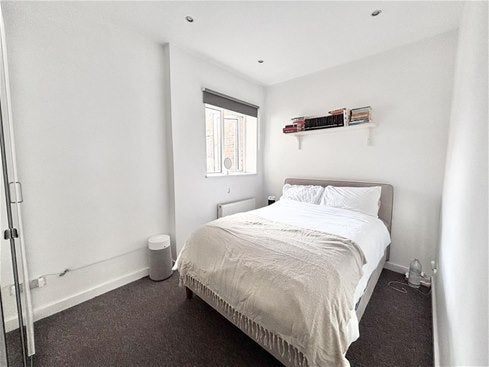 Flat Chamberlayne Road in Greater London
