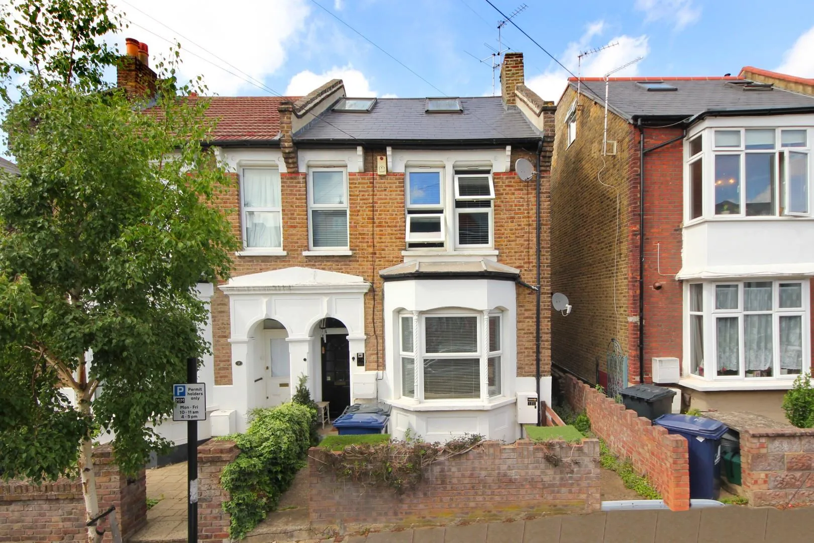 Flat Birkbeck Avenue in Greater London