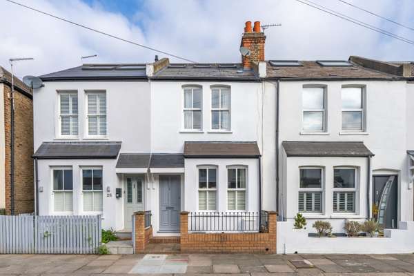 House Springfield Road in Greater London