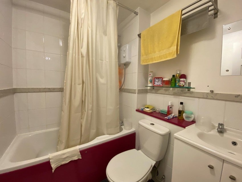 Flat Nutfield Court in Southampton