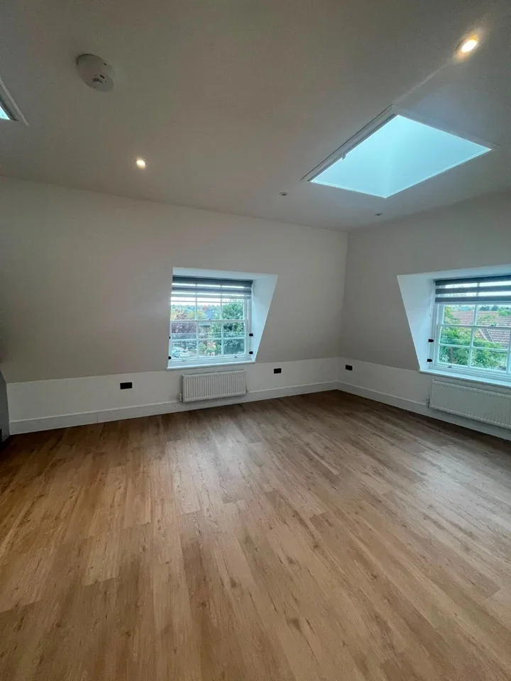 Flat Alberon Gardens in Greater London
