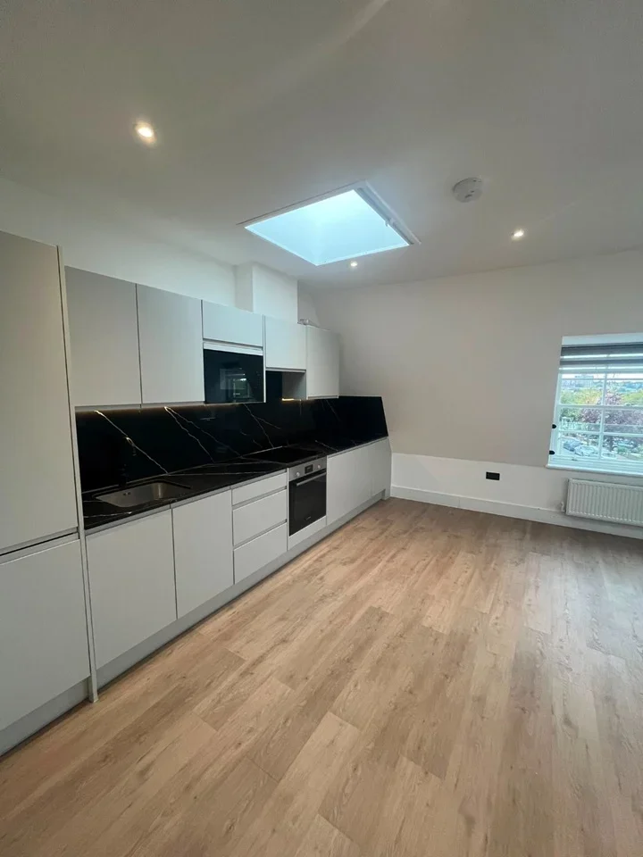 Flat Alberon Gardens in Greater London