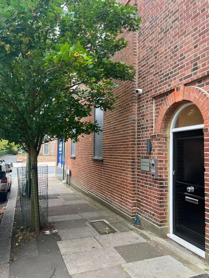 Flat Alberon Gardens in Greater London