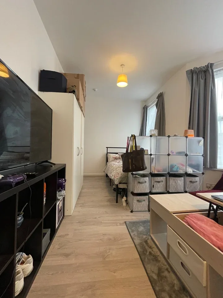 Flat Willingdon Road in Greater London